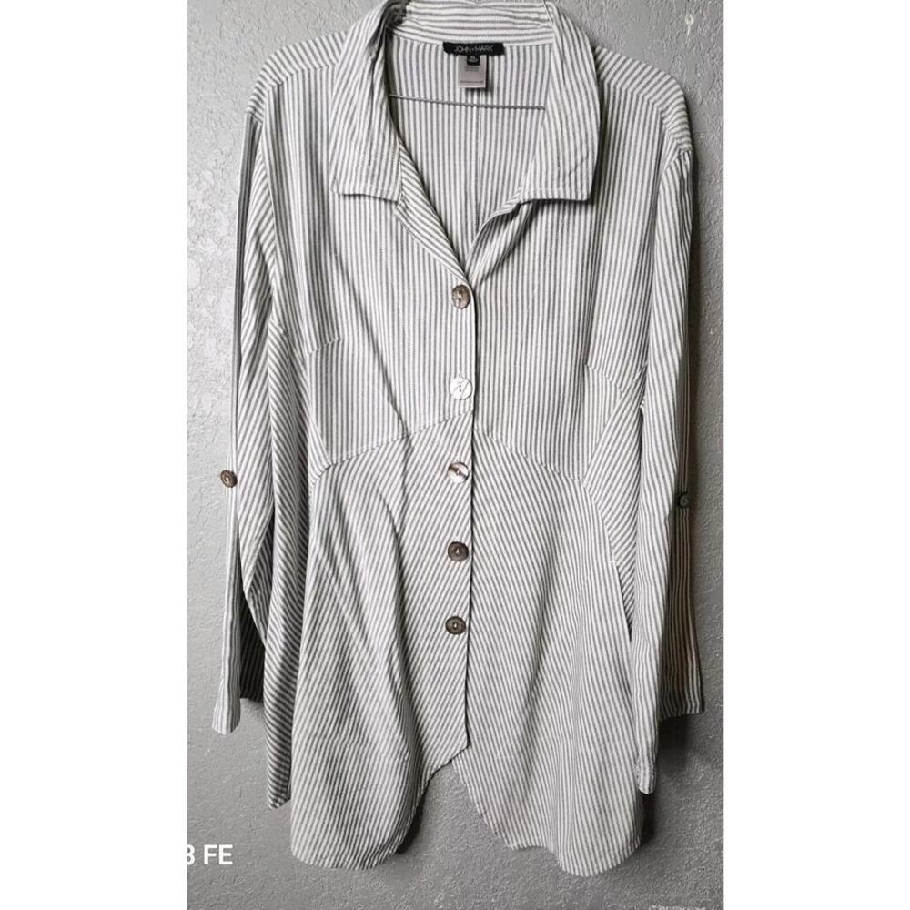 John Mark Womens Tunic Blouse Size XL Gray White Top Albalone Buttons Asymmetric